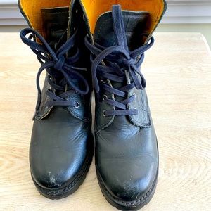 Frye Sabrina 6G lace up boot